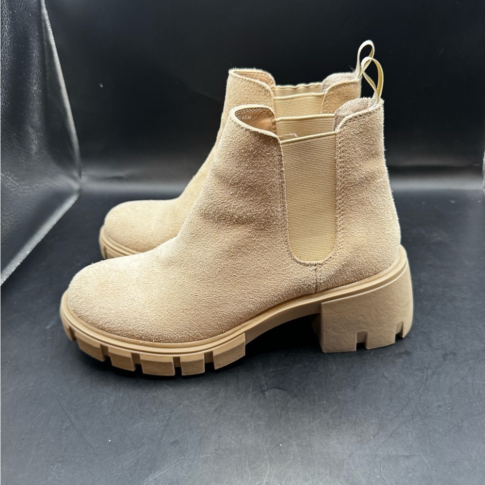 Steve Madden Howler Chunky Heel Chelsea Sand Suede Womens Boots Size US 6.5